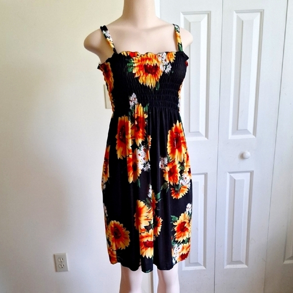 Dresses & Skirts - Floral Sunflower Black Dress Size S/M